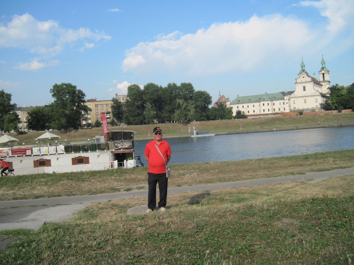 73-Cracovia-Altra panoramica del fiume e mio marito